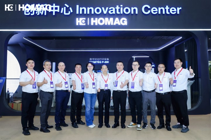 团队风采_461A2329-opq4470471798_adjusted (Small).jpg